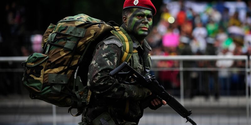 A injustiça na identificação militar de cabos e soldados no